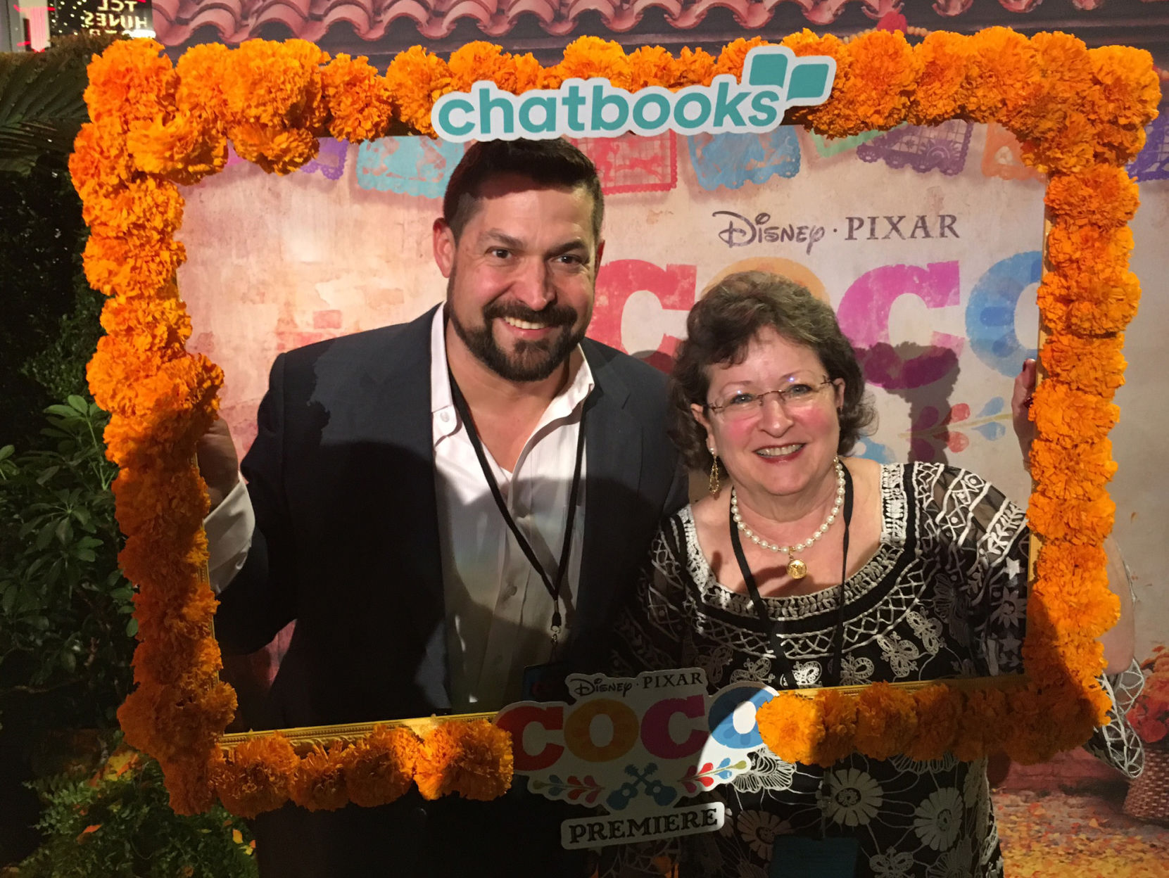 Madre e hijo nogalenses crean libro de Disney sobre 'Coco'